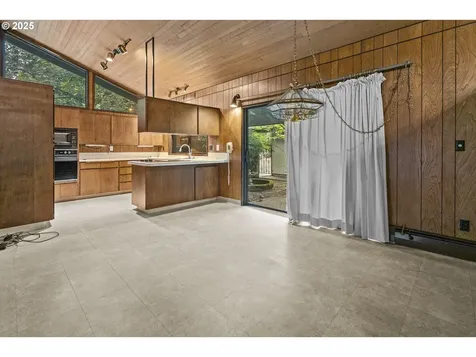 7175 SW 68th Avenue Portland OR 97223