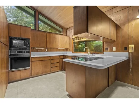 7175 SW 68th Avenue Portland OR 97223