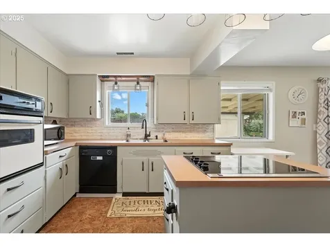 3002 17th Avenue Forest Grove OR 97116