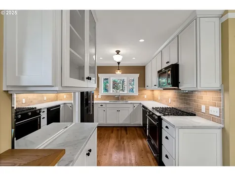 1735 SE Lambert Street Portland OR 97202