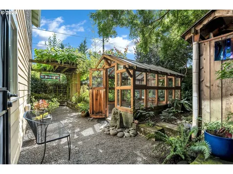 1735 SE Lambert Street Portland OR 97202