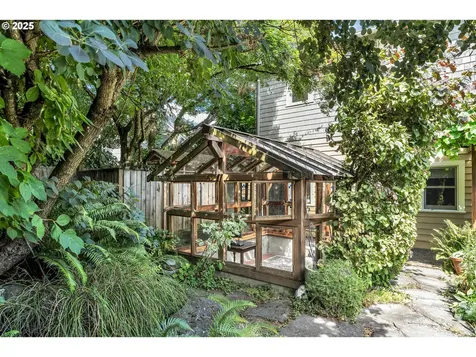 1735 SE Lambert Street Portland OR 97202