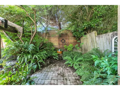 1735 SE Lambert Street Portland OR 97202