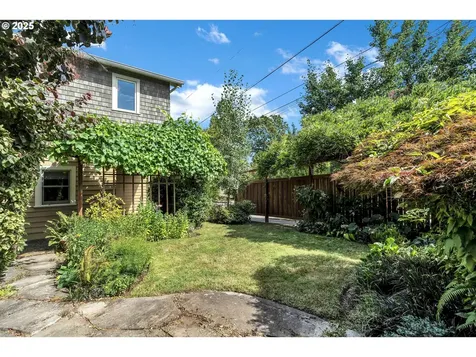 1735 SE Lambert Street Portland OR 97202