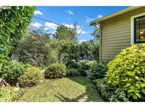 1735 SE Lambert Street Portland OR 97202