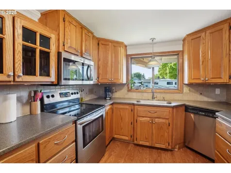 19500 SE Ash Street Portland OR 97233