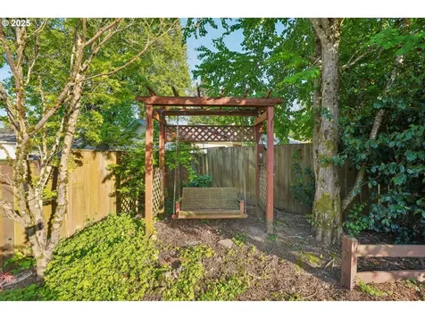 19500 SE Ash Street Portland OR 97233