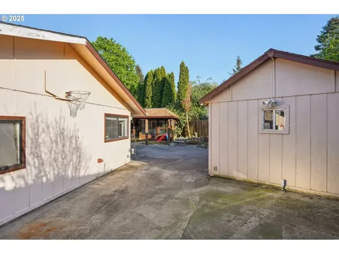 19500 SE Ash Street Portland OR 97233