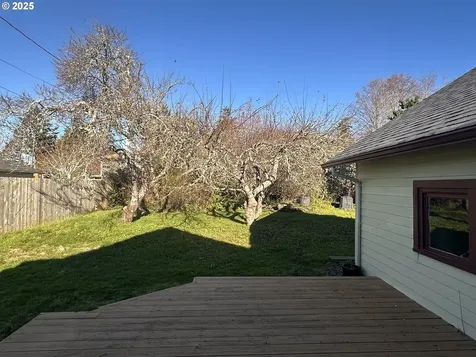1335 7th Street Florence OR 97439