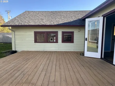 1335 7th Street Florence OR 97439