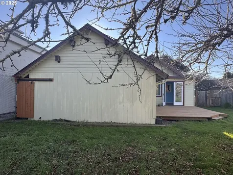 1335 7th Street Florence OR 97439