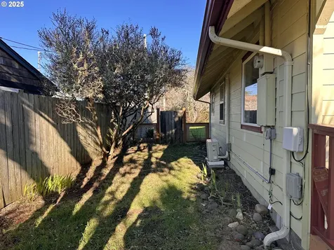 1335 7th Street Florence OR 97439