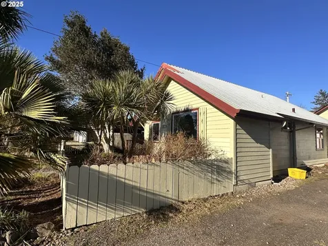 1335 7th Street Florence OR 97439