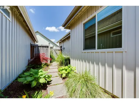 2099 Lake Shore Drive Eugene OR 97408