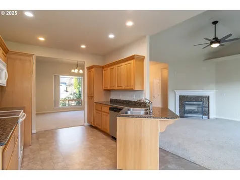 1737 NE Shale Court Roseburg OR 97470