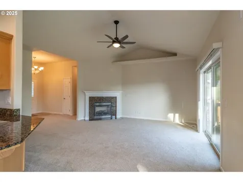 1737 NE Shale Court Roseburg OR 97470