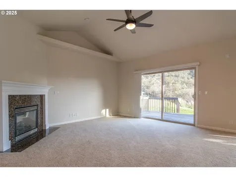 1737 NE Shale Court Roseburg OR 97470