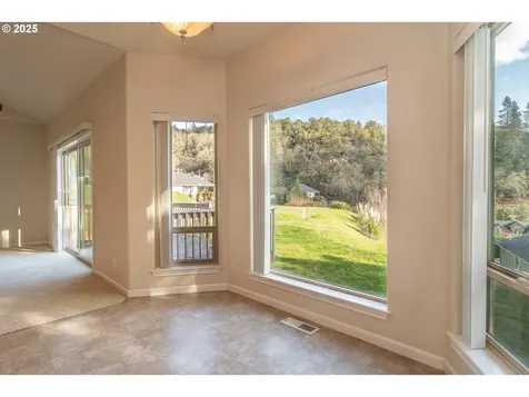 1737 NE Shale Court Roseburg OR 97470