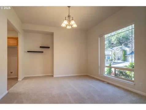 1737 NE Shale Court Roseburg OR 97470