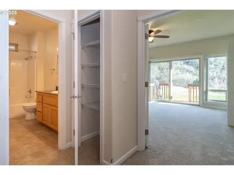 1737 NE Shale Court Roseburg OR 97470