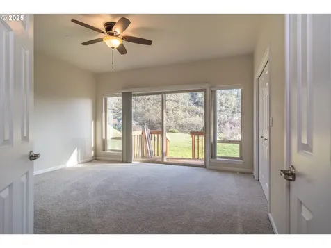 1737 NE Shale Court Roseburg OR 97470