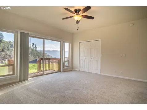 1737 NE Shale Court Roseburg OR 97470