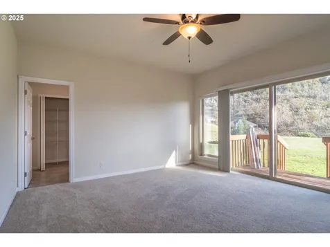 1737 NE Shale Court Roseburg OR 97470