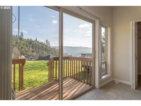 1737 NE Shale Court Roseburg OR 97470