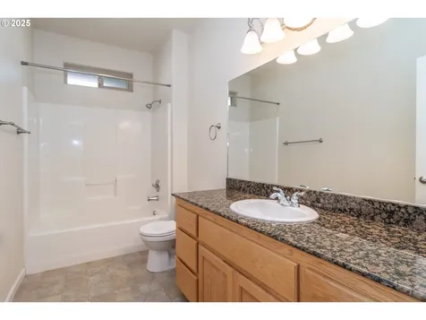 1737 NE Shale Court Roseburg OR 97470