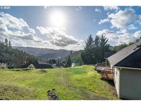 1737 NE Shale Court Roseburg OR 97470