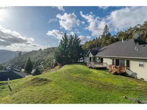1737 NE Shale Court Roseburg OR 97470