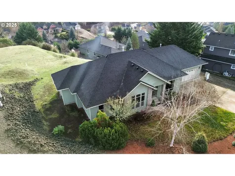 1737 NE Shale Court Roseburg OR 97470