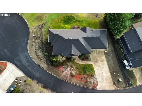 1737 NE Shale Court Roseburg OR 97470