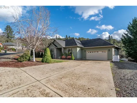 1737 NE Shale Court Roseburg OR 97470