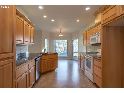 1737 NE Shale Court Roseburg OR 97470