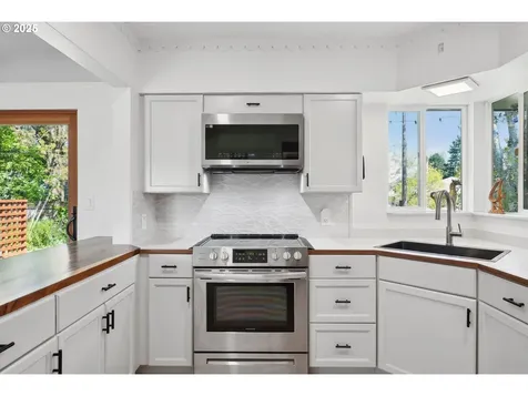 4125 NE Ainsworth Street Portland OR 97211
