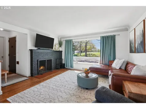 4125 NE Ainsworth Street Portland OR 97211