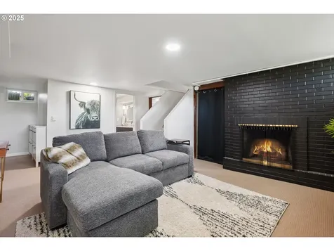4125 NE Ainsworth Street Portland OR 97211