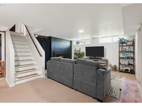 4125 NE Ainsworth Street Portland OR 97211
