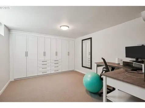 4125 NE Ainsworth Street Portland OR 97211