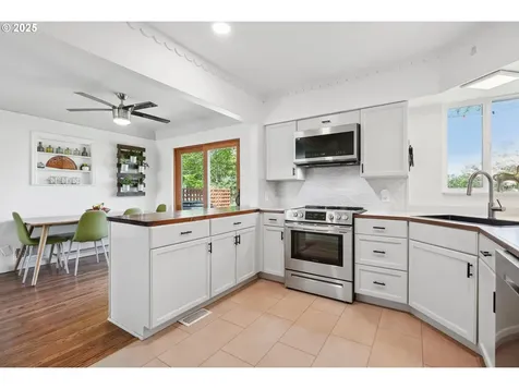 4125 NE Ainsworth Street Portland OR 97211