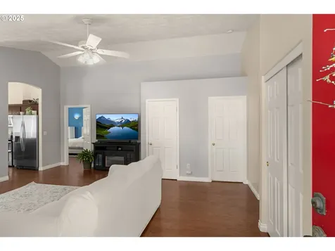 19026 Barrington Avenue Sandy OR 97055
