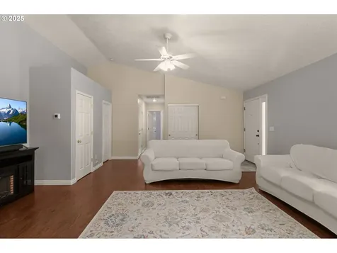 19026 Barrington Avenue Sandy OR 97055