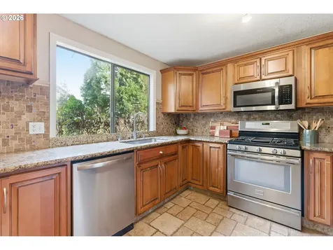 5585 NW Peregrine Place Portland OR 97229
