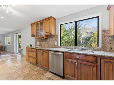 5585 NW Peregrine Place Portland OR 97229
