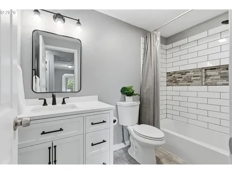 5585 NW Peregrine Place Portland OR 97229