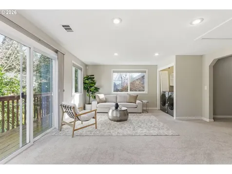 5585 NW Peregrine Place Portland OR 97229