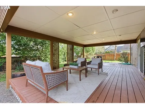5585 NW Peregrine Place Portland OR 97229