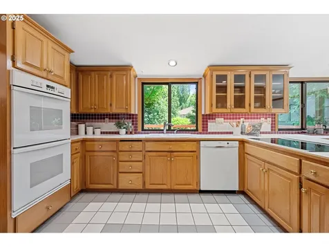 1320 SW Kari Lane Portland OR 97219