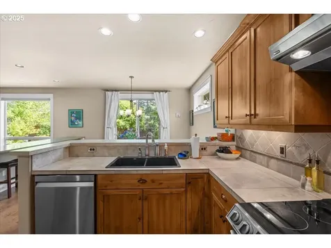 9880 NW Wayne Lane Portland OR 97229